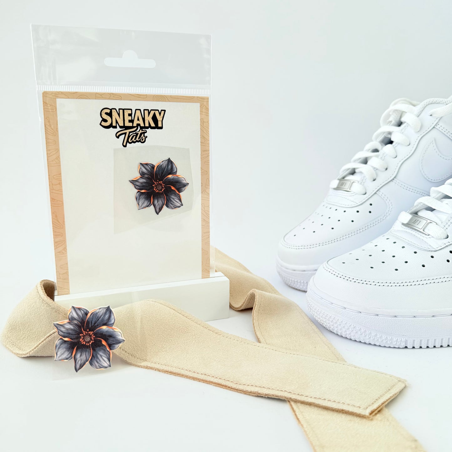 Sneakytats "schwarze Blumen 0424"